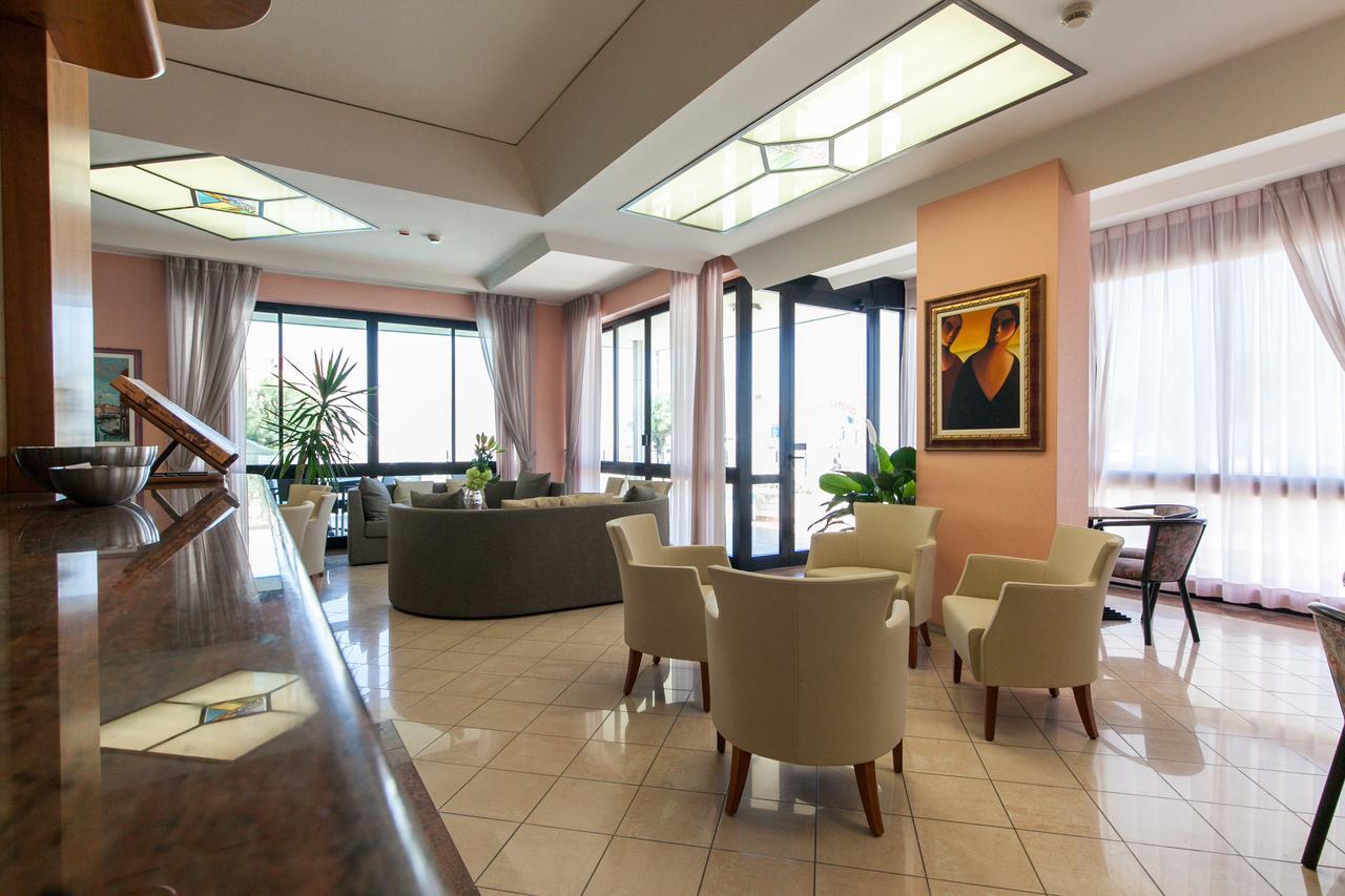 Hotel Universal Bellaria-Igea Marina Exterior foto